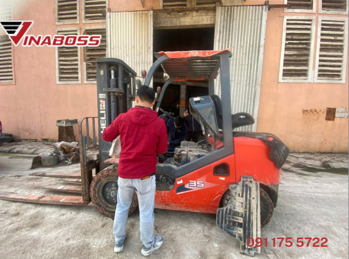 Nĩa xe bị lệch dẫn tới rung lắc khi sử dụng